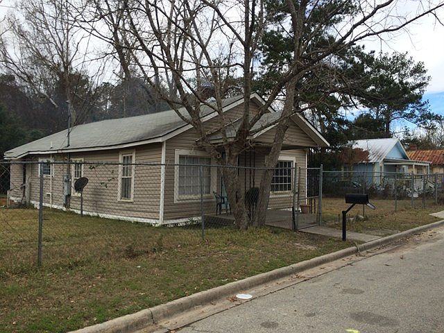 2nd image of 509 Pine St