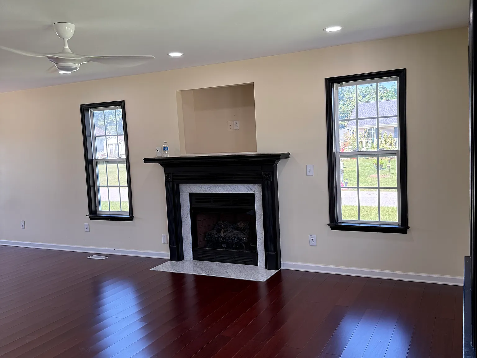 3 bed, 2.5 bath, 1646 sqft, $1,950 — Photo 3
