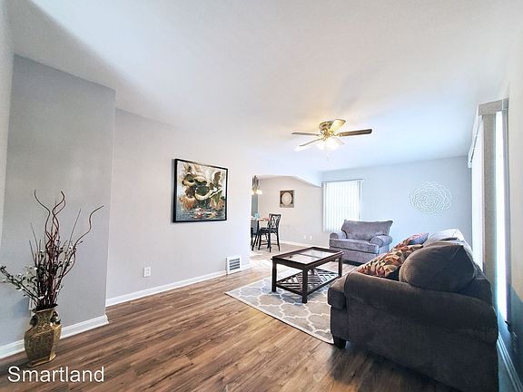 3rd image of 20908 Gardenview Dr