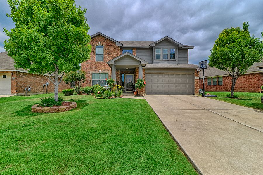 1st image of 2884 Park Place Dr