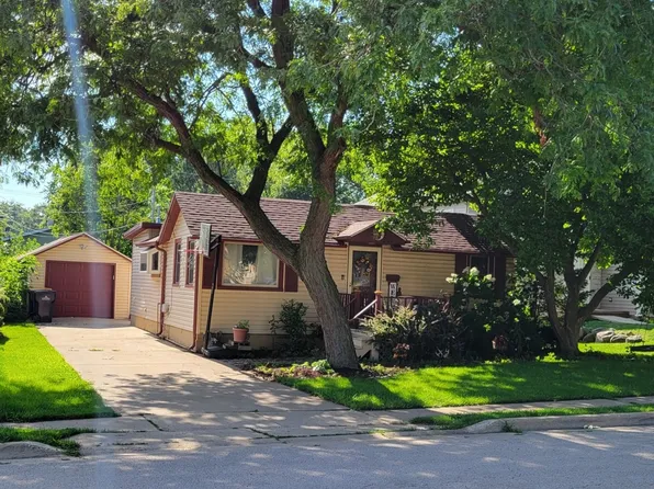 260 S Aldine St, Elgin, IL 60123