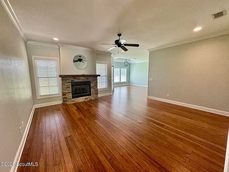 146 Clearwater Dr — Photo 3