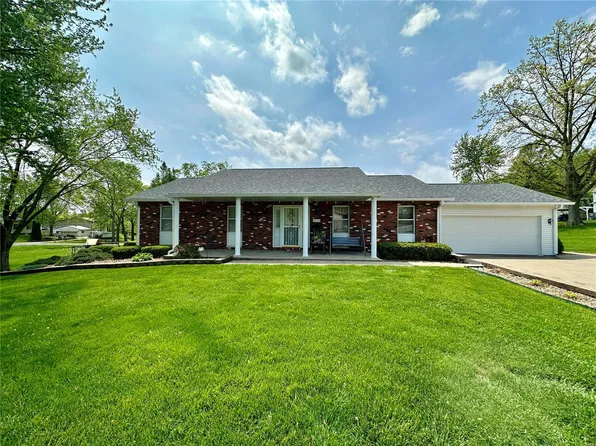 415 Pine St, Carlinville, IL 62626