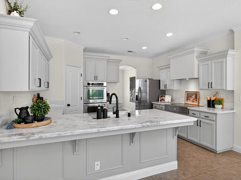 1736 N Holly Ave — Photo 10