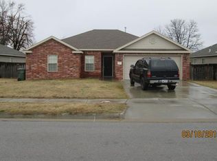 415 E McCann Rd, Rogers, AR 72758