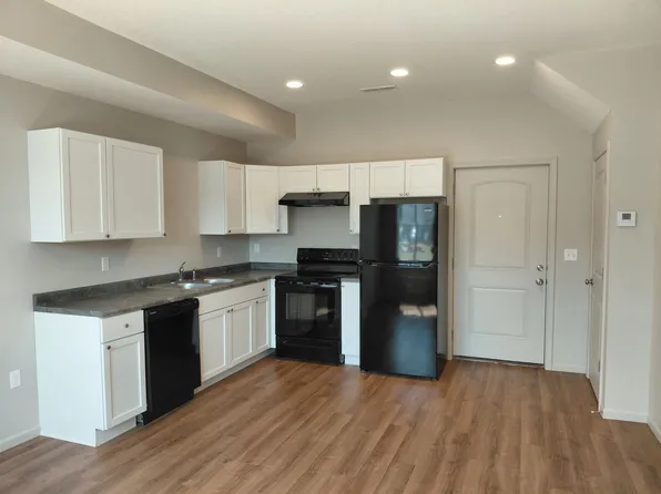 Townhome Apartments, 113 N 6th St #12, Saint Marys, KS 66536