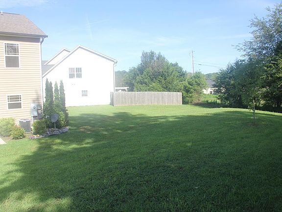 3rd image of 146 Bellingham Dr NE