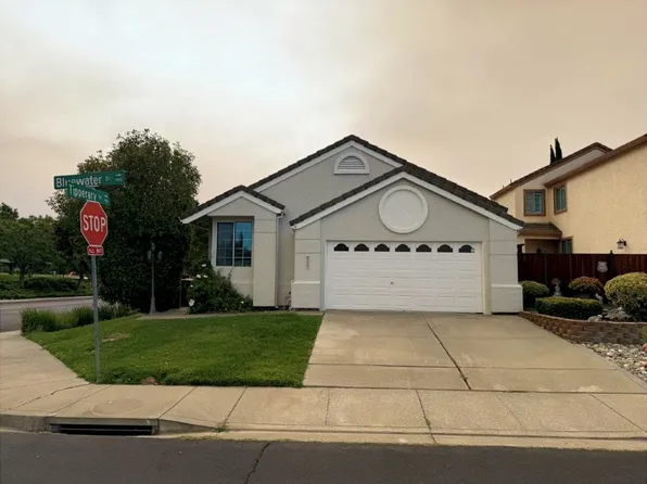 900 Bluewater Dr, Vacaville, CA 95688