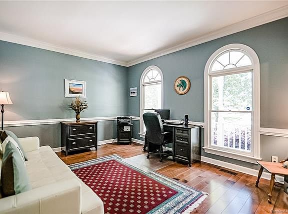 3rd image of 421 Grantchester Cres