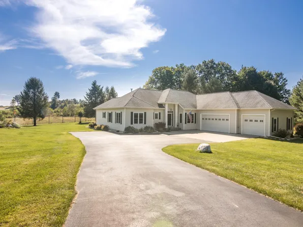 5296 Scofield Trl, Williamsburg, MI 49690