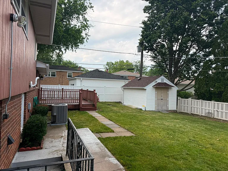 17305 Overhill Ave — Photo 24