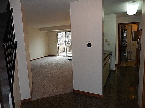 3rd image of 132 White Oak Ct APT 8