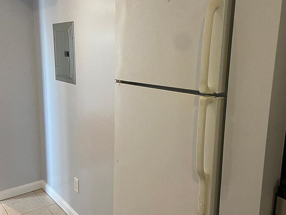 4th image of 155 Hampshire Ave