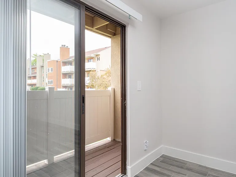 Foothill Place Apartments — Photo 28