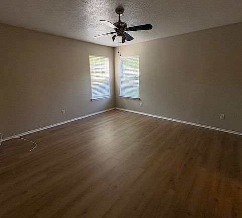 4th image of 3065 Parade Ln SW