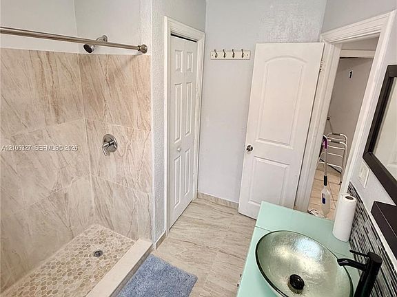 4th image of 7110 Hope St