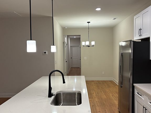 5th image of 4815 Victoria Ave