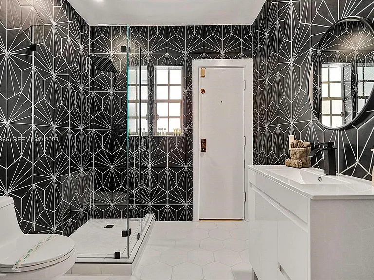 5440 NE 22nd Ave — Photo 37
