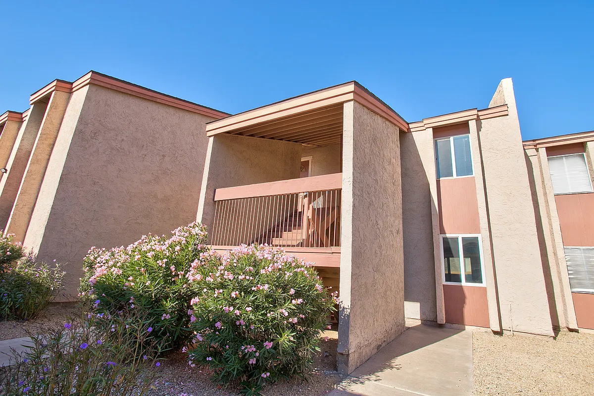Building Photo - 7550 N 12th St #230