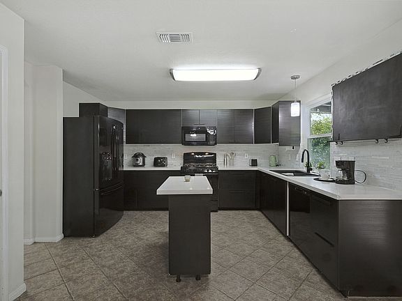 2nd image of 17518 Coventry Squire Dr