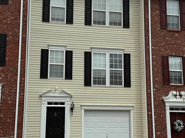 110 Cambria Ct — Photo 1