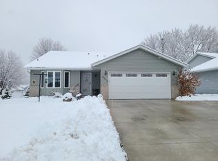 4473 Helena Rd N, Oakdale, MN 55128