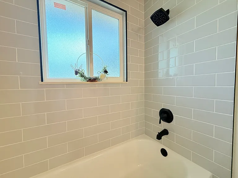 4770 Newton Dr — Photo 18