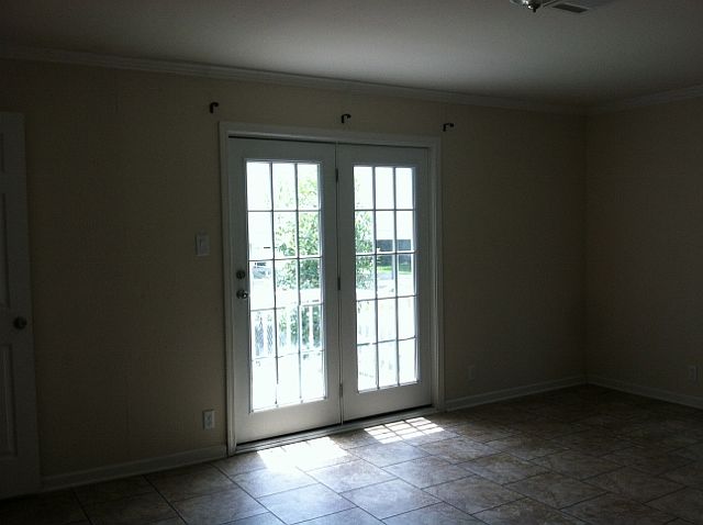 2nd image of 1035 Montgomery St