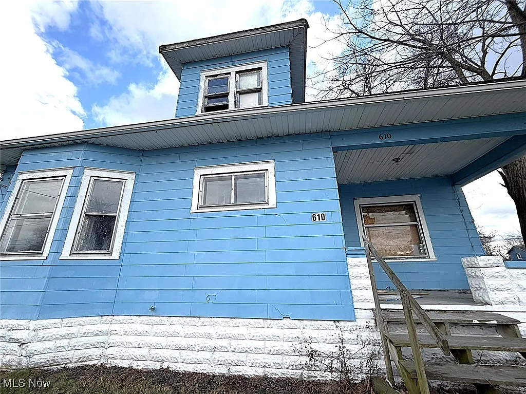 610 Linden St photo 1