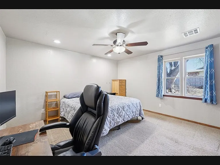 813 Ash Ct — Photo 14