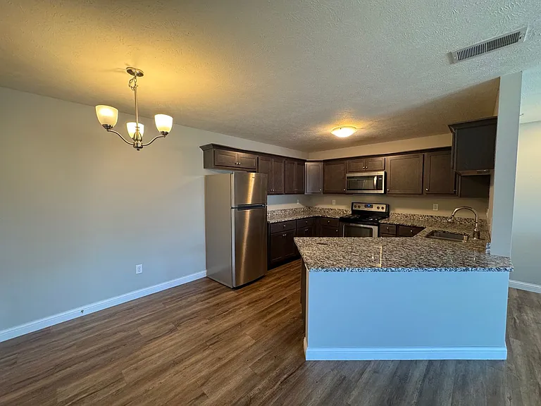 1037-1041 Ekstam Drive — Photo 3