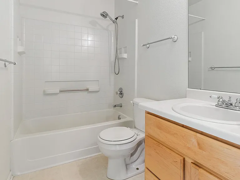 1862 Twin Lakes Cir — Photo 16