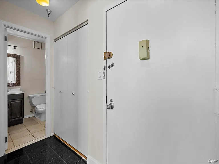 520 Ashford Ave #5 — Photo 17