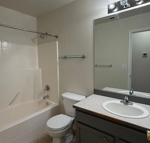 2421 S Arthur Ct — Photo 15