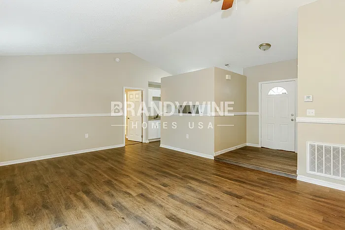 3 bed, 2.0 bath, 1264 sqft, $2,095 — Photo 4