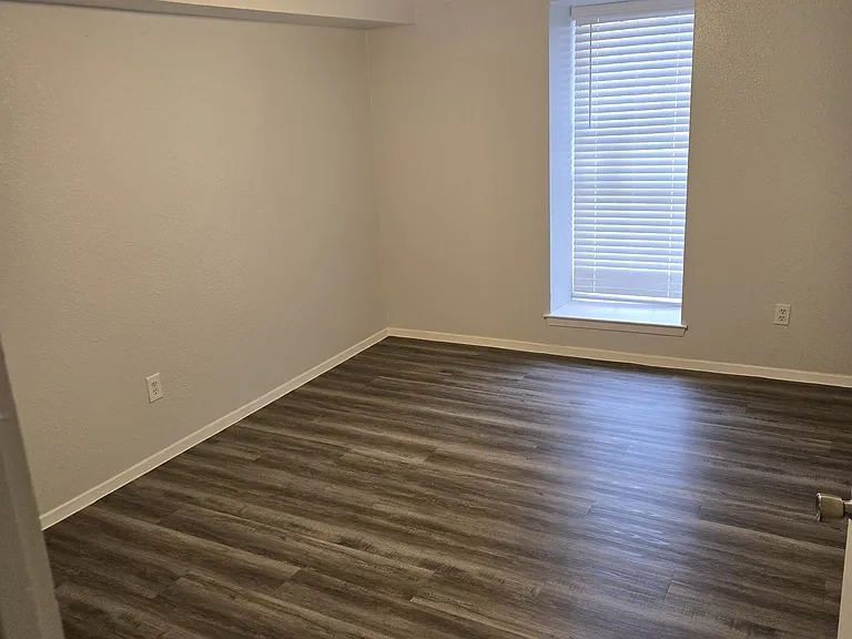 Alamo Apartments — Photo 37