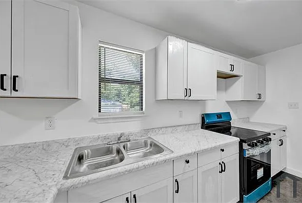 728 King Ave — Photo 5