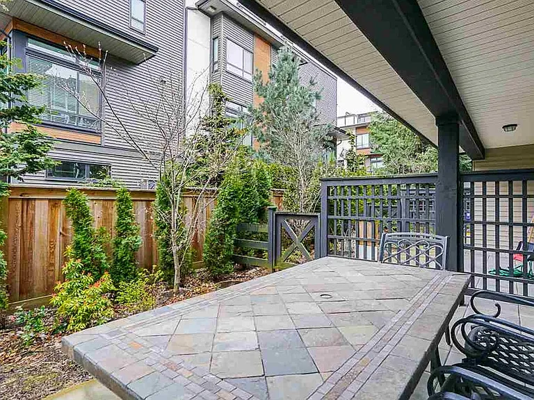 77a Ave — Photo 20