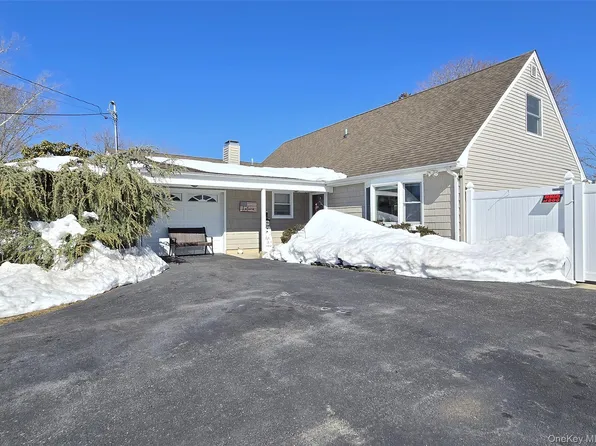 47 Birchdale Drive, Holbrook, NY 11741