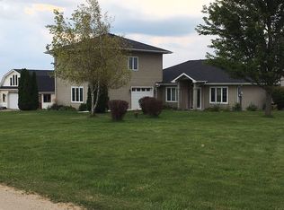 104 N 35th Rd, Peru, IL 61354