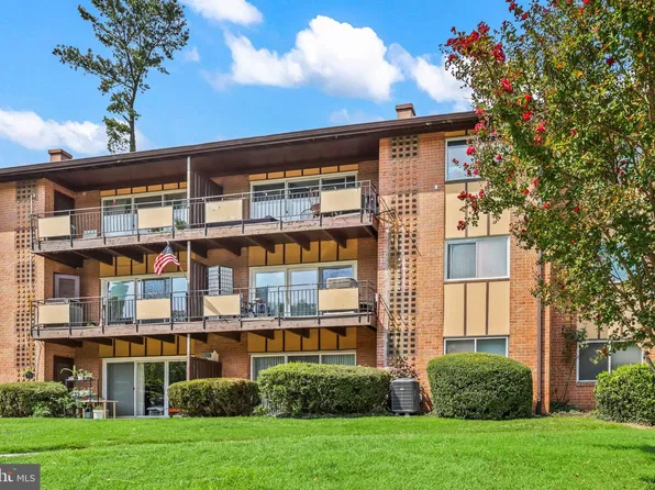 10026 Fair Woods Dr #330, Fairfax, VA 22030