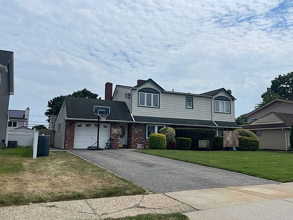 4th image of 65 Pilgrim Ln