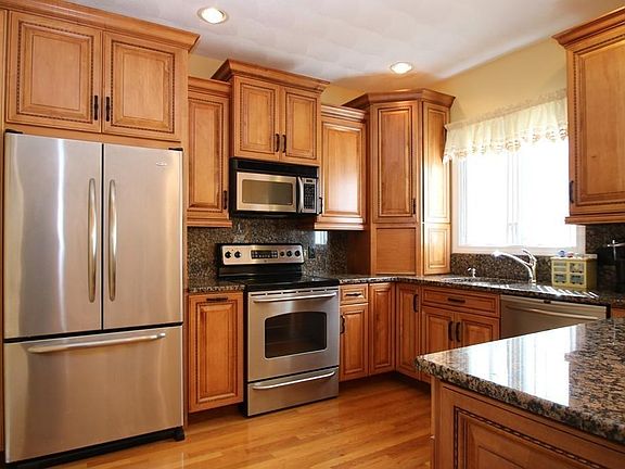 3rd image of 9 Nirvana Dr Unit 3B
