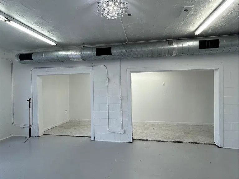 1804 N Main St — Photo 3