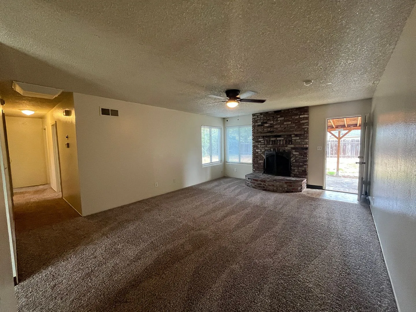 Anderson 3 Bedroom Home in Cascade Neighborhood with fenced yard — Photo 3