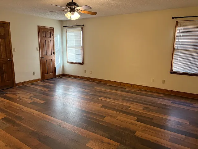 922 Lanier Ln — Photo 6