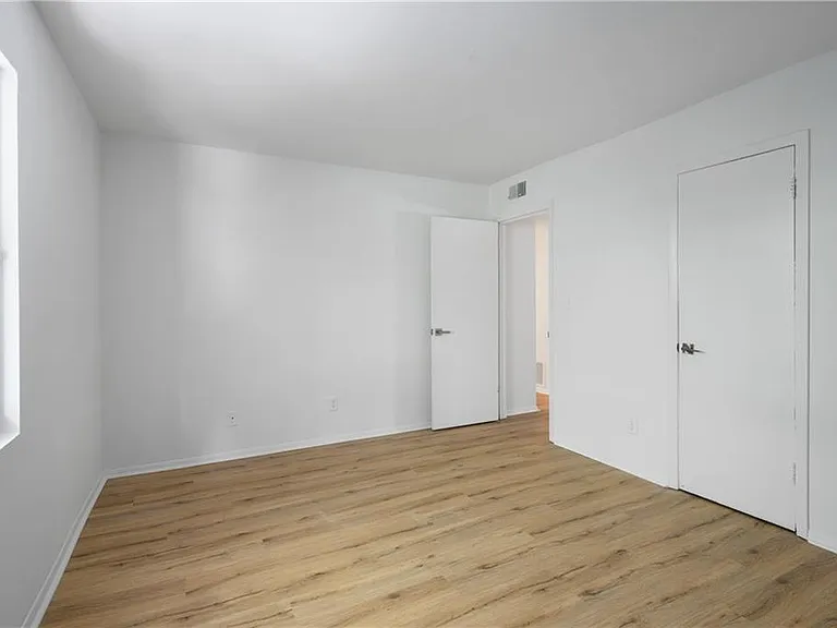 1170 Greenwich St SW #3 — Photo 8