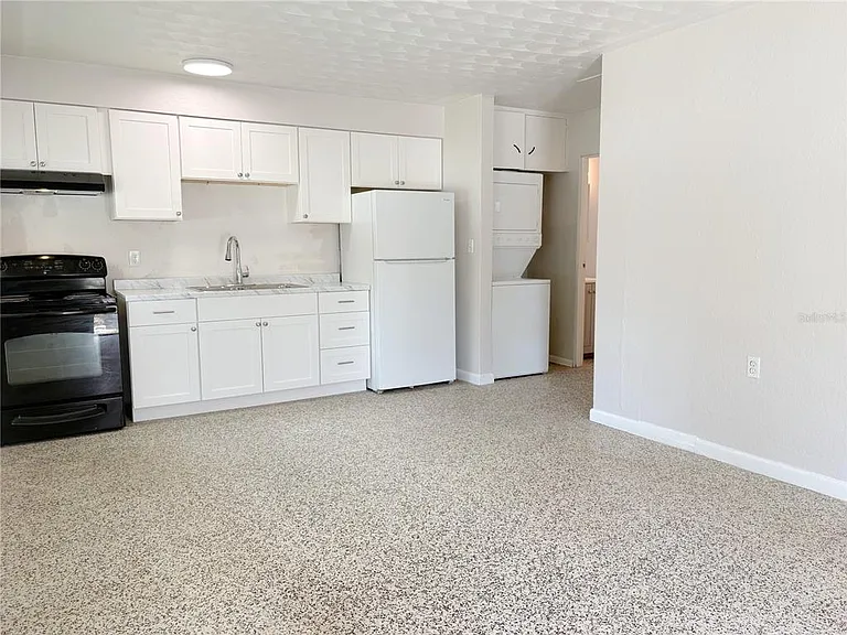 219 21st St E #B — Photo 4