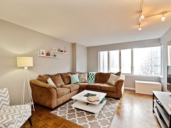2nd image of 801 S Plymouth Ct APT 803