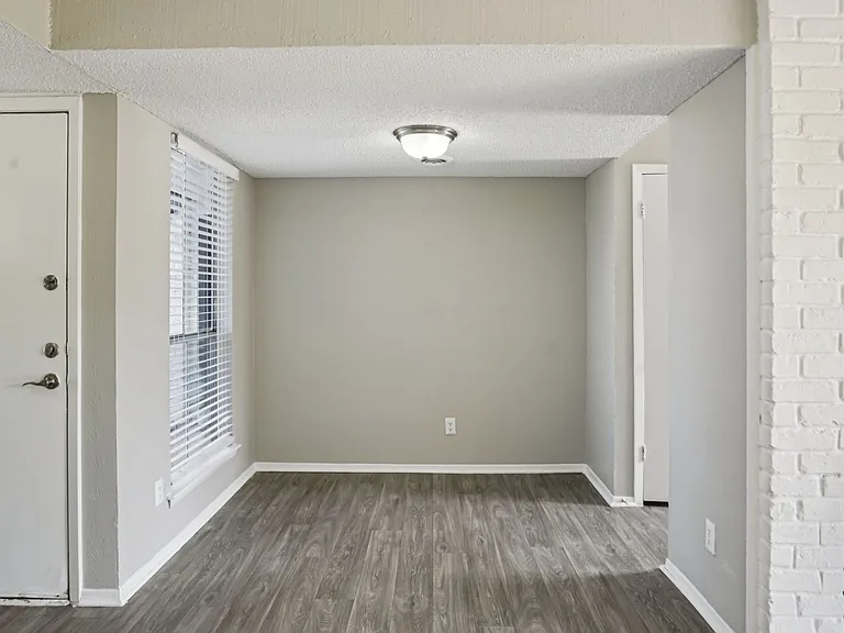 Keller Oaks — Photo 16